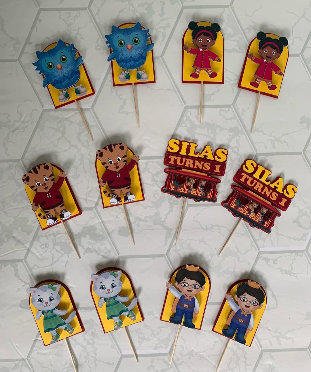 Character Cake & Cupcake Topper